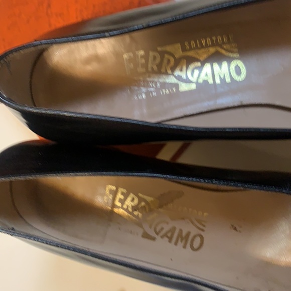 SALVADOR FERRAGAMO SZ 7B BLACK PATENT L. PREOWNED - Picture 12 of 13